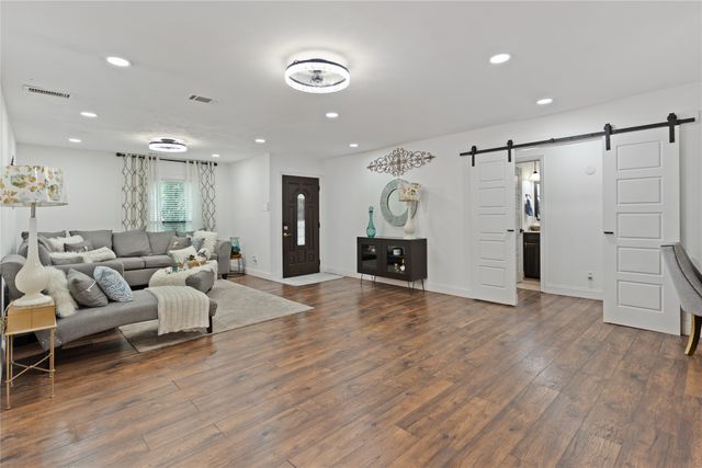 5013 Middleton Circle, The Colony, TX 75056
