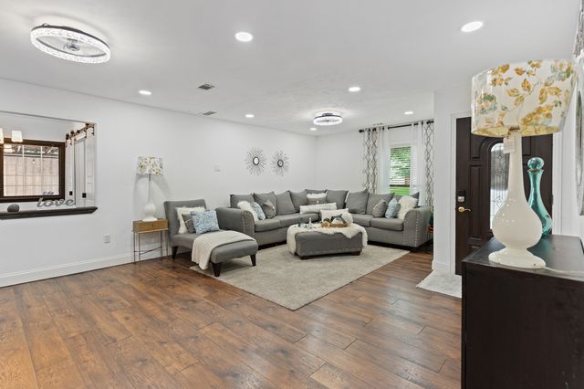 5013 Middleton Circle, The Colony, TX 75056