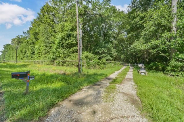 1706 County Road 3011, Dayton, TX 77535