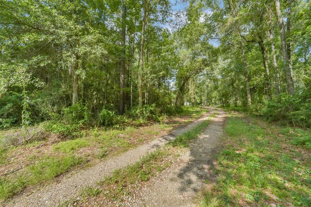 1706 County Road 3011, Dayton, TX 77535