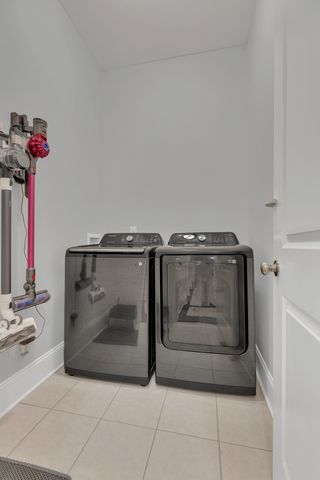 8040 Still Spring Ridge Dr, Nashville, TN 37221