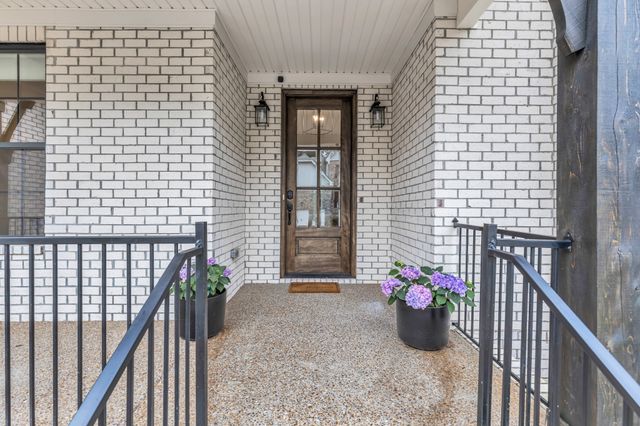 8040 Still Spring Ridge Dr, Nashville, TN 37221