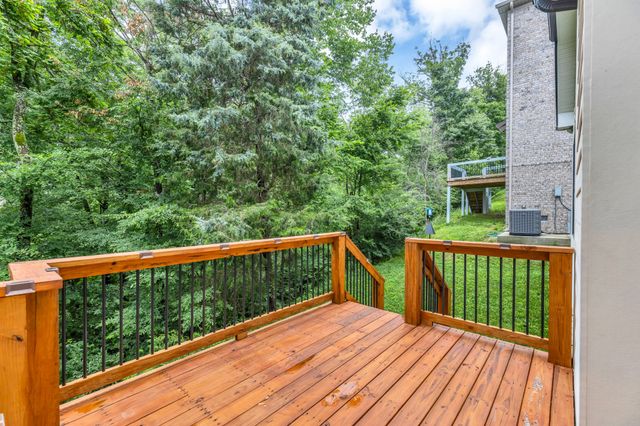 8040 Still Spring Ridge Dr, Nashville, TN 37221