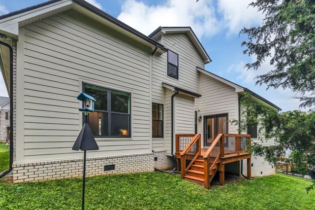 8040 Still Spring Ridge Dr, Nashville, TN 37221