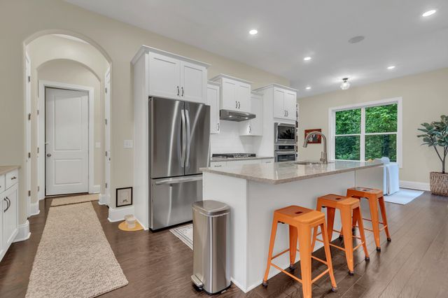 8040 Still Spring Ridge Dr, Nashville, TN 37221