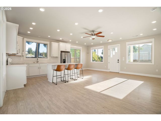 290 NELSON Ln, Gladstone, OR 97027