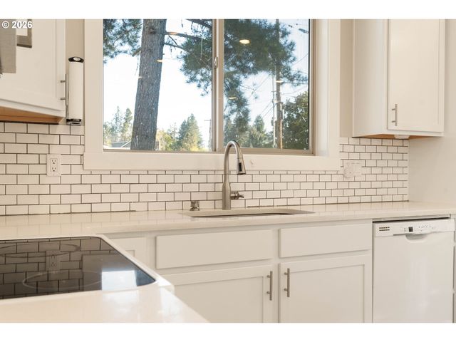 290 NELSON Ln, Gladstone, OR 97027