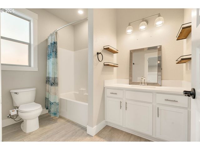 290 NELSON Ln, Gladstone, OR 97027