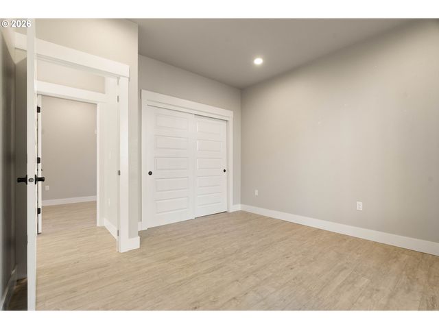 290 NELSON Ln, Gladstone, OR 97027