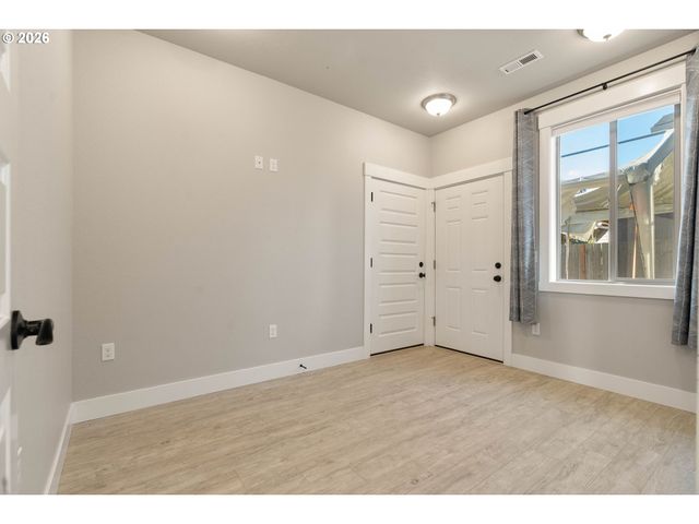 290 NELSON Ln, Gladstone, OR 97027