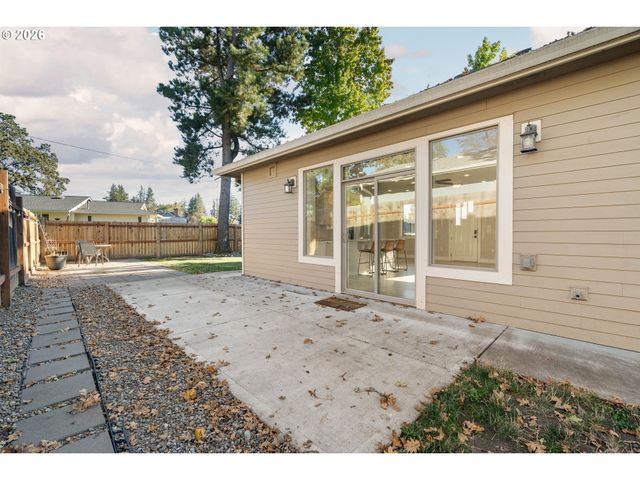 290 NELSON Ln, Gladstone, OR 97027