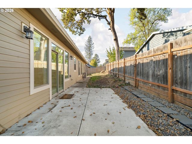 290 NELSON Ln, Gladstone, OR 97027