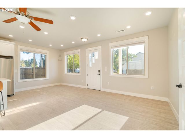 290 NELSON Ln, Gladstone, OR 97027