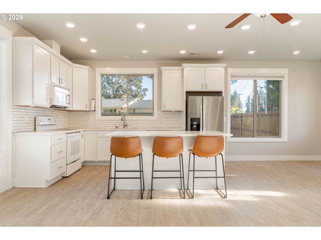 290 NELSON Ln, Gladstone, OR 97027