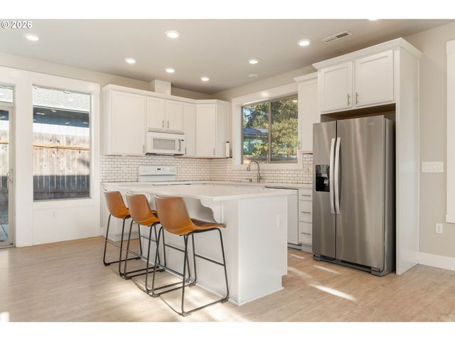 290 NELSON Ln, Gladstone, OR 97027