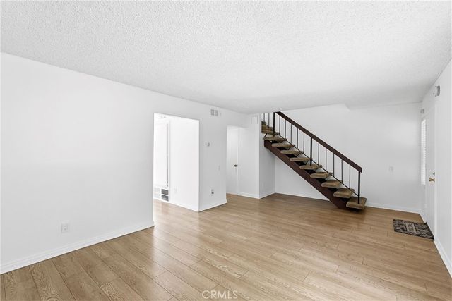 20120 Runnymede Street 17, Winnetka, CA 91306