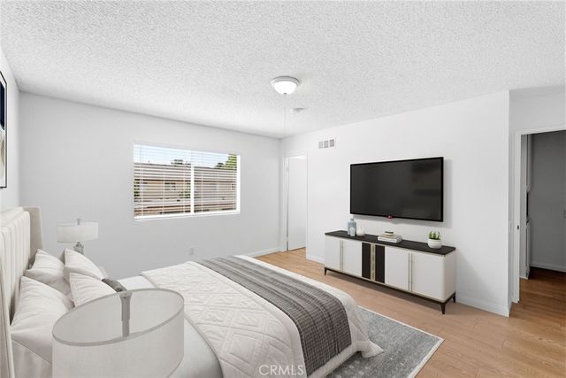 20120 Runnymede Street 17, Winnetka, CA 91306