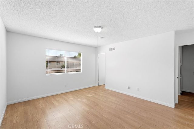 20120 Runnymede Street 17, Winnetka, CA 91306