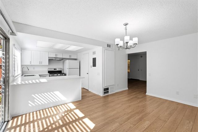 20120 Runnymede Street 17, Winnetka, CA 91306