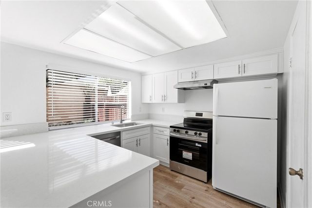 20120 Runnymede Street 17, Winnetka, CA 91306