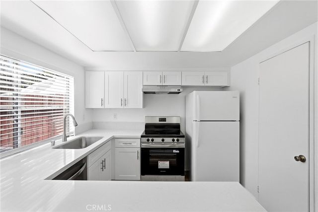 20120 Runnymede Street 17, Winnetka, CA 91306