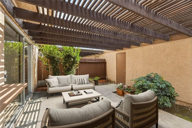 20120 Runnymede Street 17, Winnetka, CA 91306