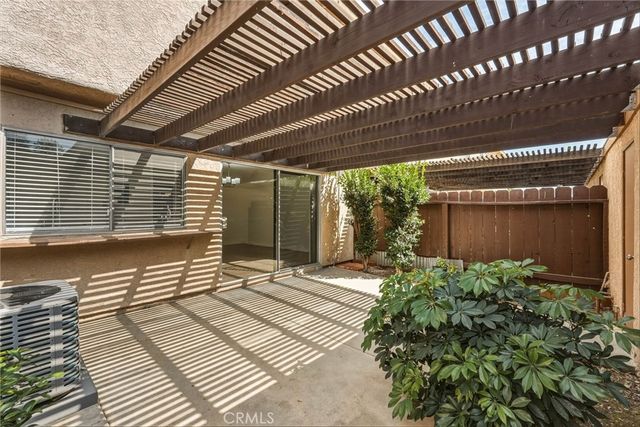 20120 Runnymede Street 17, Winnetka, CA 91306