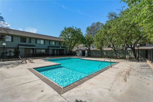 20120 Runnymede Street 17, Winnetka, CA 91306