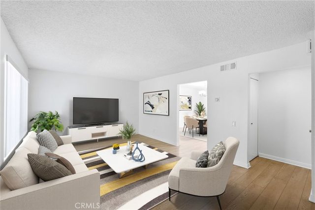 20120 Runnymede Street 17, Winnetka, CA 91306