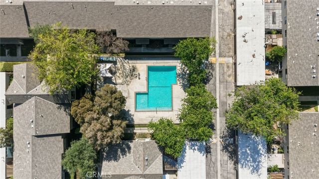 20120 Runnymede Street 17, Winnetka, CA 91306