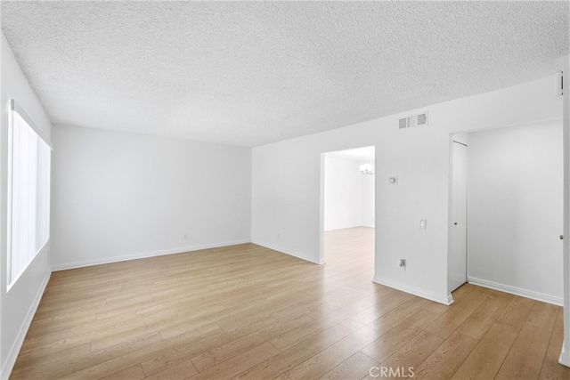 20120 Runnymede Street 17, Winnetka, CA 91306