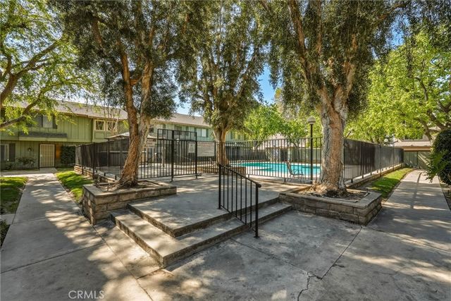 20120 Runnymede Street 17, Winnetka, CA 91306