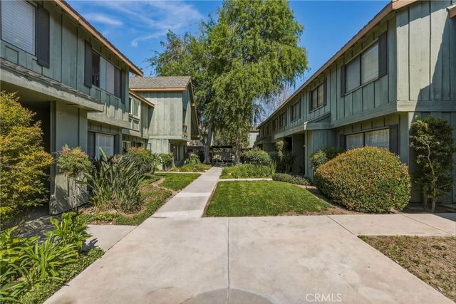 20120 Runnymede Street 17, Winnetka, CA 91306