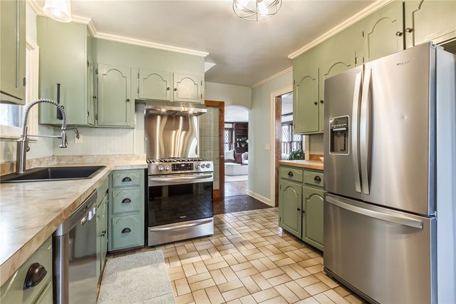 706 Madison Street, East Rochester, NY 14445