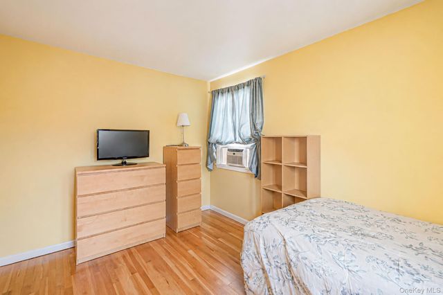 18 Brocton Lane, Kings Park, NY 11754