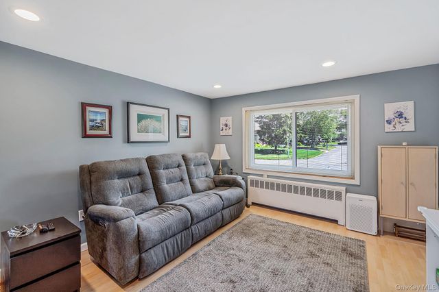 18 Brocton Lane, Kings Park, NY 11754