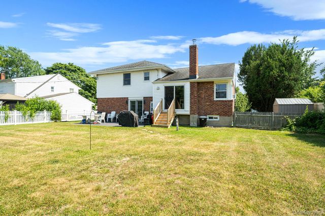 18 Brocton Lane, Kings Park, NY 11754