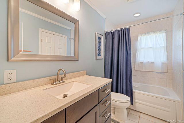 18 Brocton Lane, Kings Park, NY 11754