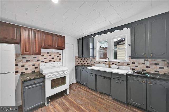 17 E CHERRY ST, Shenandoah, PA 17976