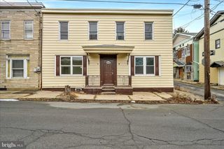 17 E CHERRY ST, Shenandoah, PA 17976