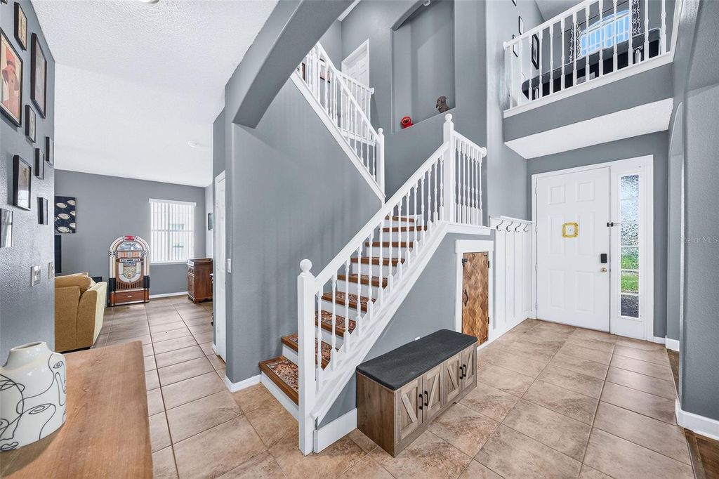 Image 13 of property listing at 2232 WINDCREST LAKE CIRCLE, Orlando, FL 32824