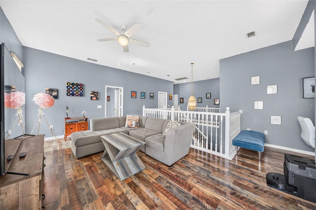 Image 20 of property listing at 2232 WINDCREST LAKE CIRCLE, Orlando, FL 32824