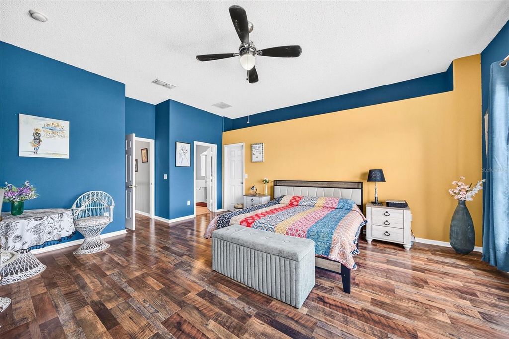 Image 25 of property listing at 2232 WINDCREST LAKE CIRCLE, Orlando, FL 32824