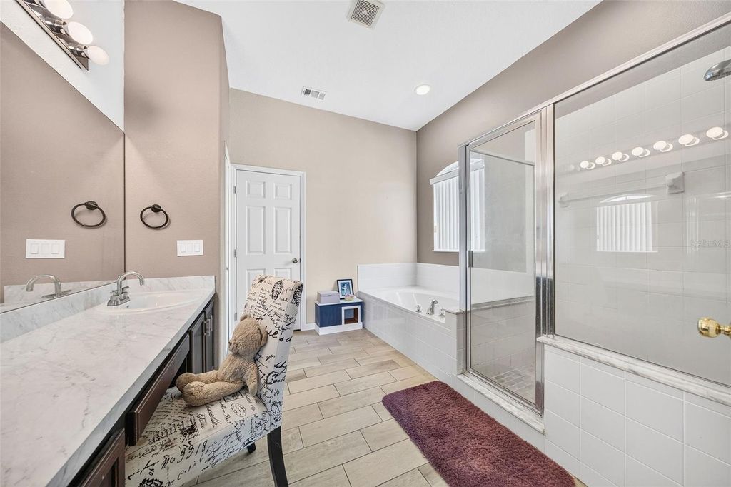 Image 28 of property listing at 2232 WINDCREST LAKE CIRCLE, Orlando, FL 32824