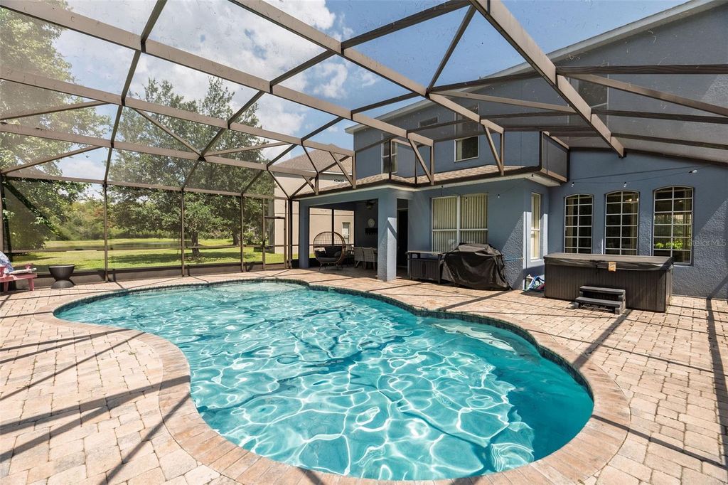Image 38 of property listing at 2232 WINDCREST LAKE CIRCLE, Orlando, FL 32824