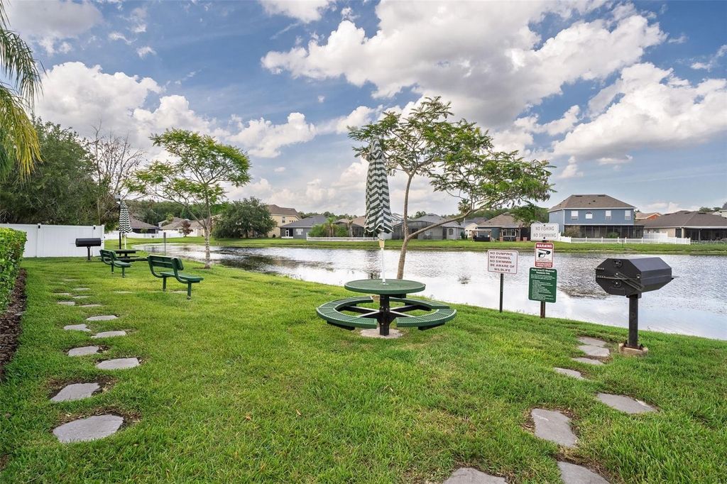 Image 43 of property listing at 2232 WINDCREST LAKE CIRCLE, Orlando, FL 32824