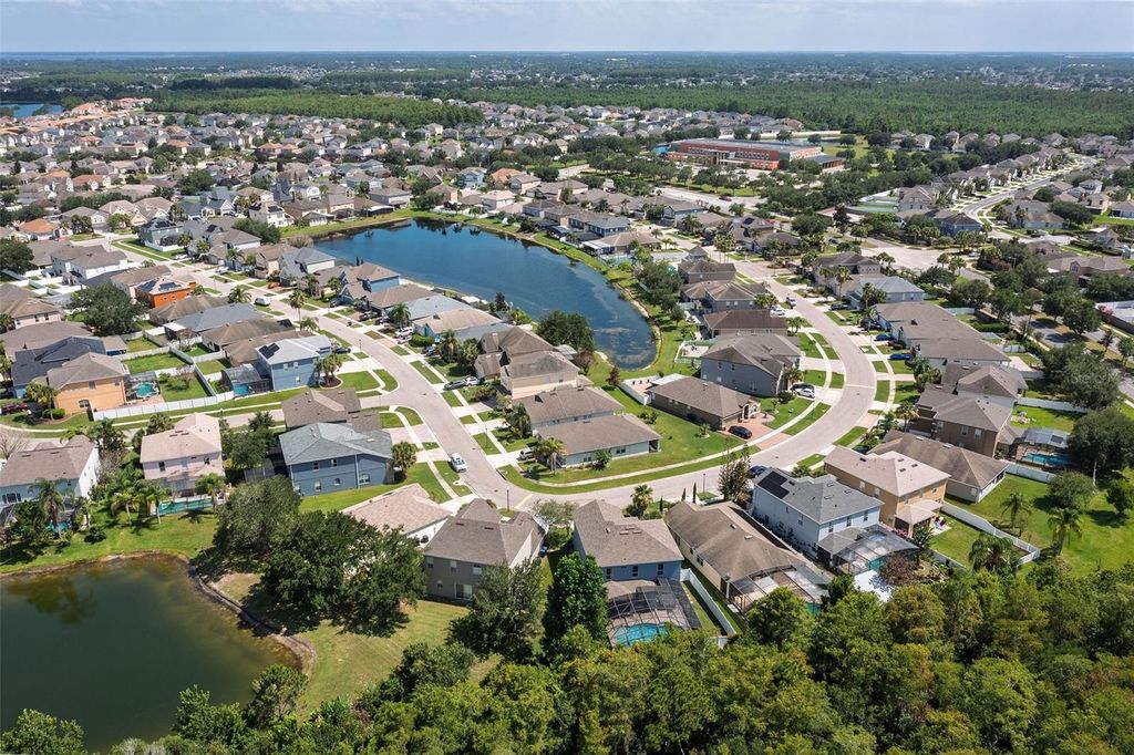 Image 48 of property listing at 2232 WINDCREST LAKE CIRCLE, Orlando, FL 32824