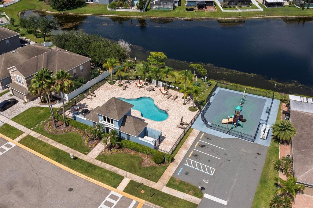 Image 49 of property listing at 2232 WINDCREST LAKE CIRCLE, Orlando, FL 32824