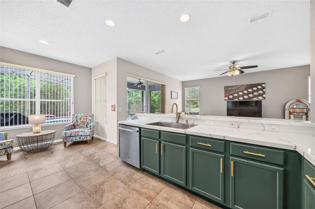Image 7 of property listing at 2232 WINDCREST LAKE CIRCLE, Orlando, FL 32824