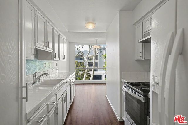 1340 S Beverly Glen Boulevard 112, Los Angeles, CA 90024